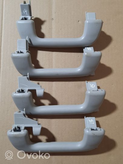 Toyota Avensis T250 Un set di maniglie per il soffitto 00000