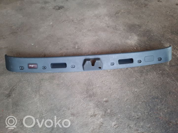 Mercedes-Benz E W211 Rivestimento di protezione sottoporta del bagagliaio/baule A2117470187