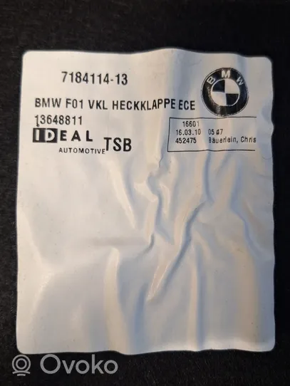 BMW 7 F01 F02 F03 F04 Poszycie / Tapicerka tylnej klapy bagażnika 718411413