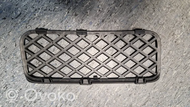 Volkswagen Touareg I Grille inférieure de pare-chocs avant 7L6853677