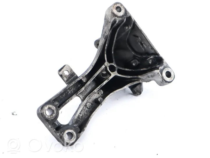 Audi A5 8T 8F Support, suspension du moteur 8K0199308A