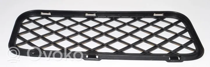 Volkswagen Touareg I Front bumper lower grill 7l6853676