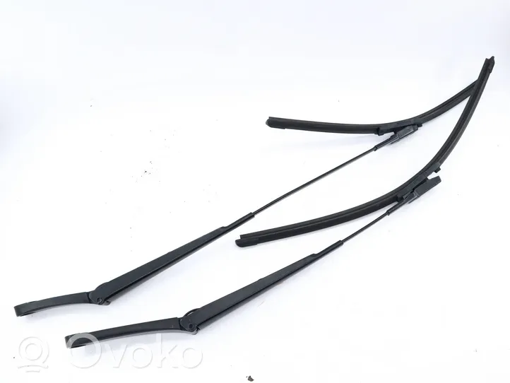 Volkswagen PASSAT CC Front wiper blade arm 3C8955409