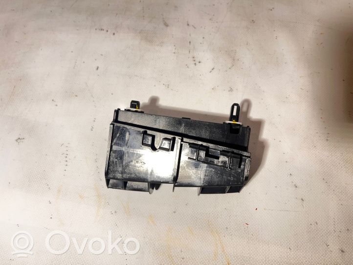 Toyota Verso Galinis laikiklis bamperio 525620F020