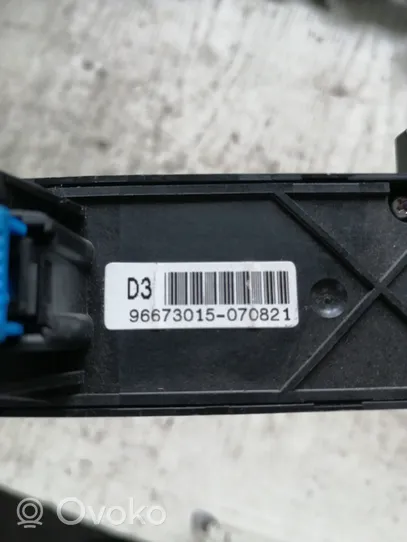 Opel Antara Botón interruptor de luz de peligro 96673015