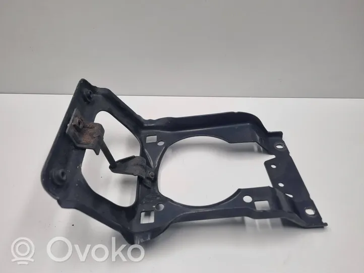 Mercedes-Benz E W211 Staffa del pannello di supporto del radiatore parte superiore A2116201916