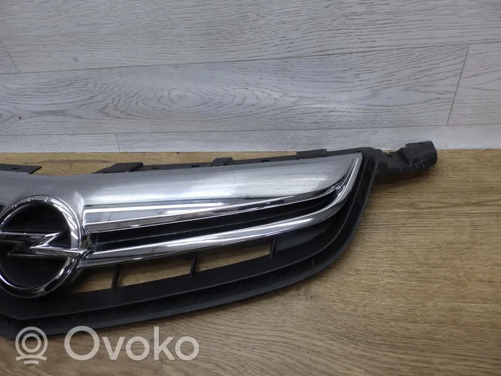 Opel Ampera Maskownica / Grill / Atrapa górna chłodnicy 25975545