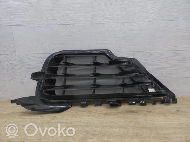 Volkswagen Touareg II Front fog light trim/grill 7P6853666G