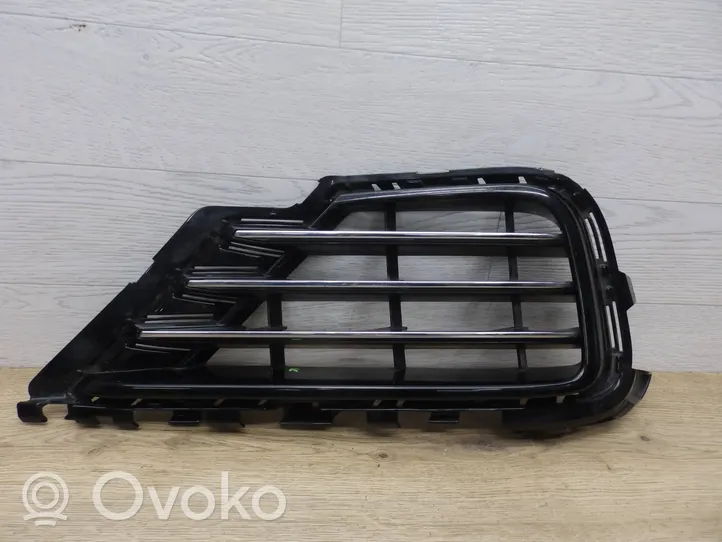 Volkswagen Touareg II Grille antibrouillard avant 7P6853666G