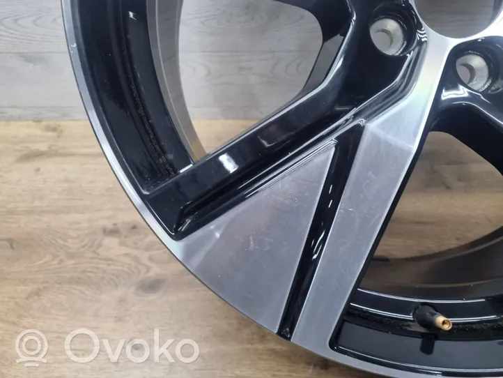 Volvo XC40 Felgi aluminiowe R19 32243375