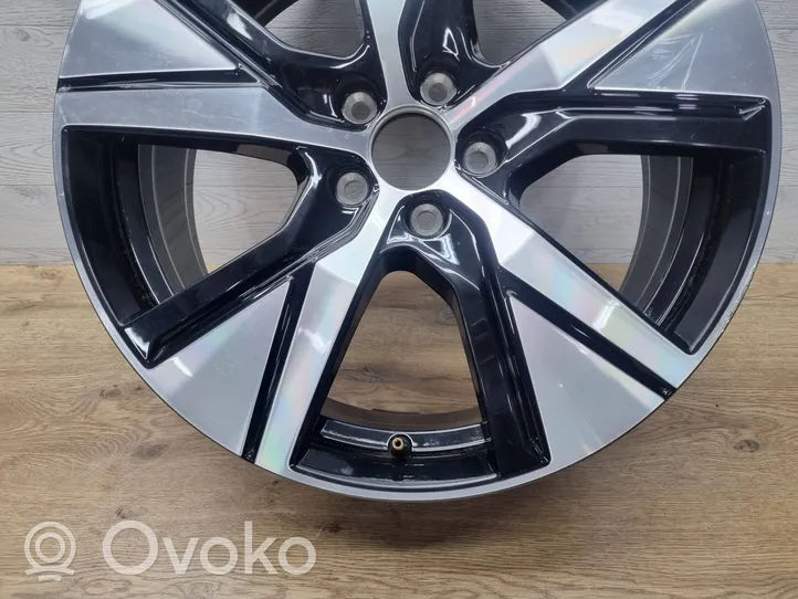 Volvo XC40 Felgi aluminiowe R19 32243375