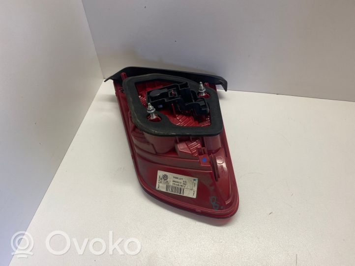 Volkswagen Touareg II Lampy tylnej klapy bagażnika 7P6945093C