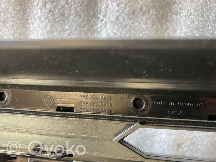 Volkswagen Touareg II Maskownica / Grill / Atrapa górna chłodnicy 7P6853651J