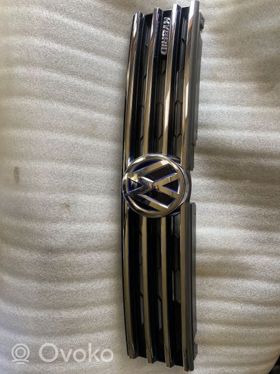 Volkswagen Touareg II Grille calandre supérieure de pare-chocs avant 7P6853651J