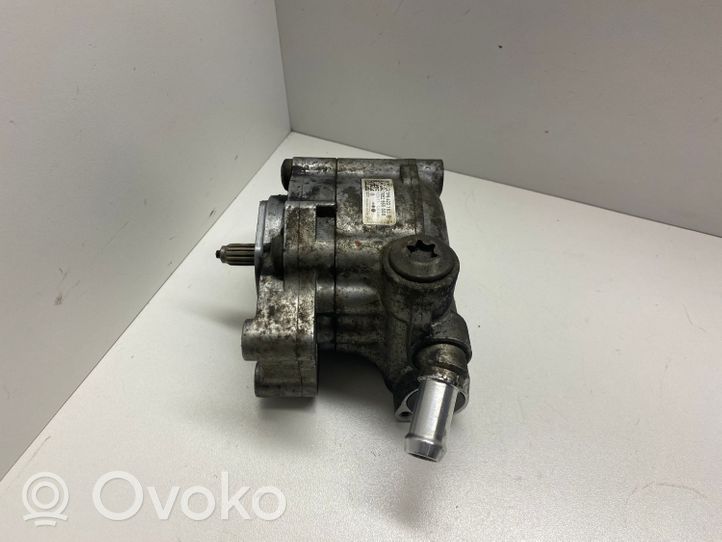 Volkswagen Touareg II Vairo stiprintuvo siurblys 7P6422153B