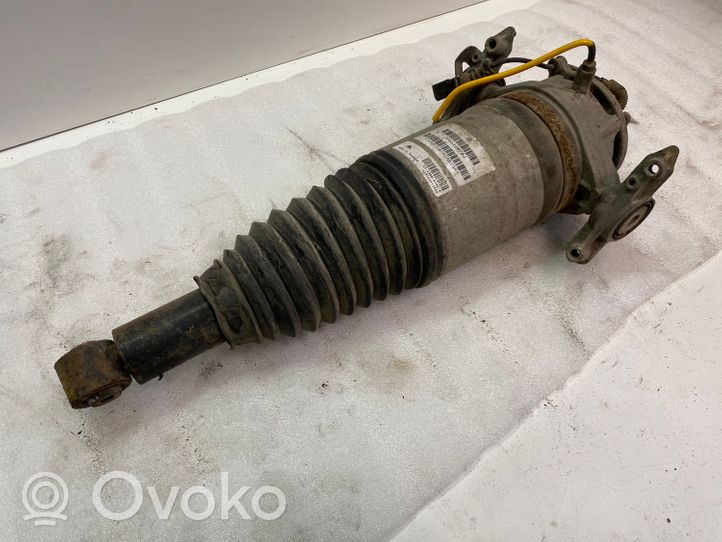 Volkswagen Touareg II Ammortizzatore posteriore a sospensione pneumatica 7P6616020J