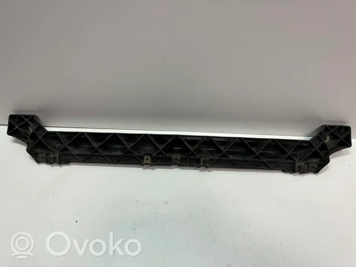 Volkswagen Touareg II Traverse inférieur support de radiateur 7P0805551