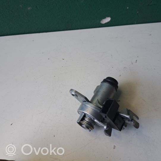 Audi A4 S4 B6 8E 8H Takaluukun ulkopuolinen lukko 8E0827573