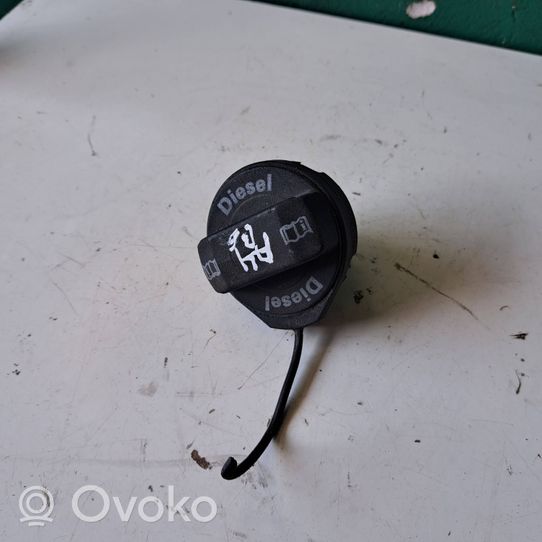 Audi A4 S4 B6 8E 8H Tappo del serbatoio del carburante 0S81