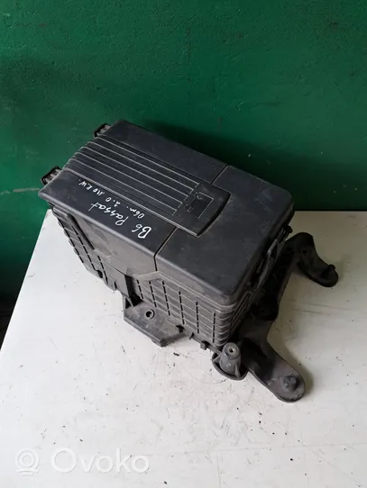 Volkswagen PASSAT B6 Battery box tray 1K0915333C