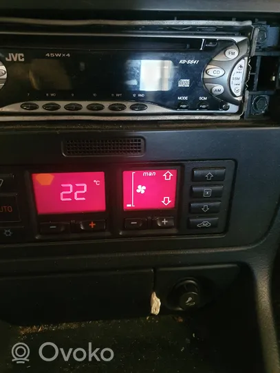 Audi A4 S4 B5 8D Gaisa kondicioniera / klimata kontroles / salona apsildes vadības bloks (salonā) 5HB00650011