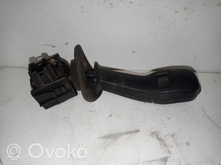 BMW 7 E38 Autres commutateurs / boutons / leviers 8352171