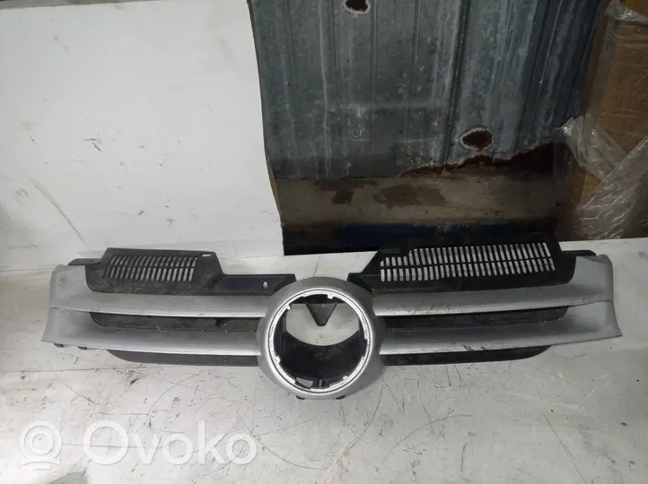 Volkswagen Golf V Maskownica / Grill / Atrapa górna chłodnicy VW0704301