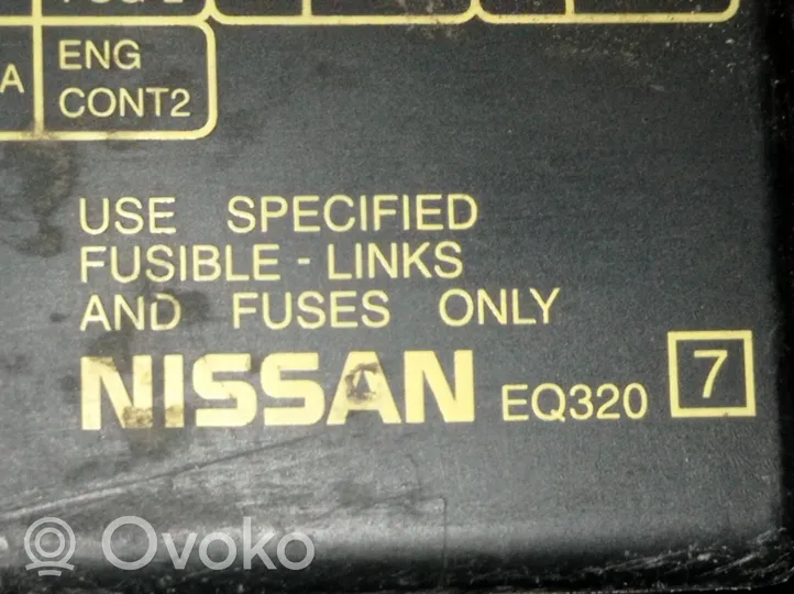 Nissan X-Trail T30 Module de fusibles EQ320