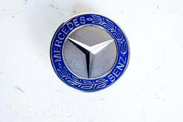 Mercedes-Benz C W204 Значок производителя 2048170616