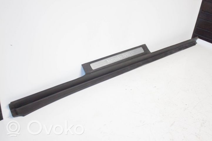 Mercedes-Benz R W251 Front sill trim cover A2516800135