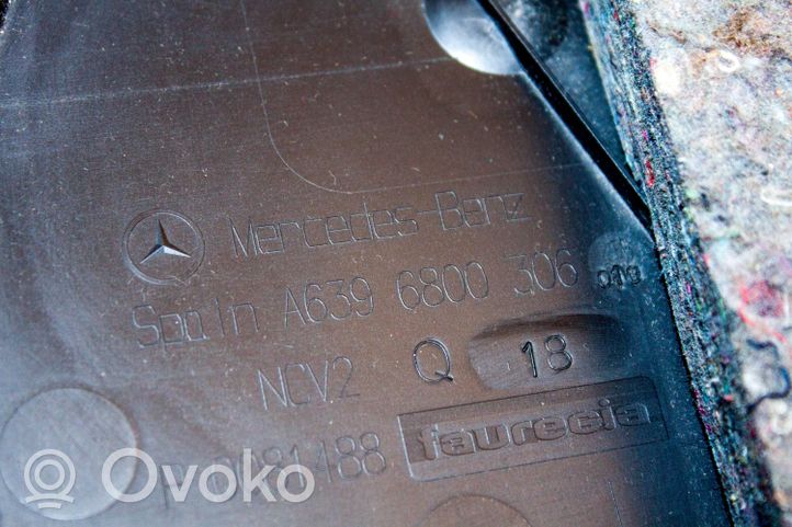 Mercedes-Benz Vito Viano W639 Kojelaudan alempi verhoilu a6396800306