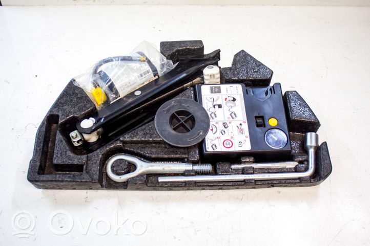 Mercedes-Benz CLC CL203 Kit d’outils a2038990161