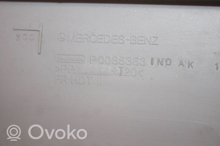 Mercedes-Benz Vito Viano W639 Takaoven verhoilu P0085363