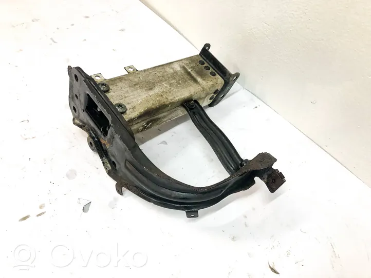 Mercedes-Benz E W211 Soporte para el marco panal de radiador A2113270009