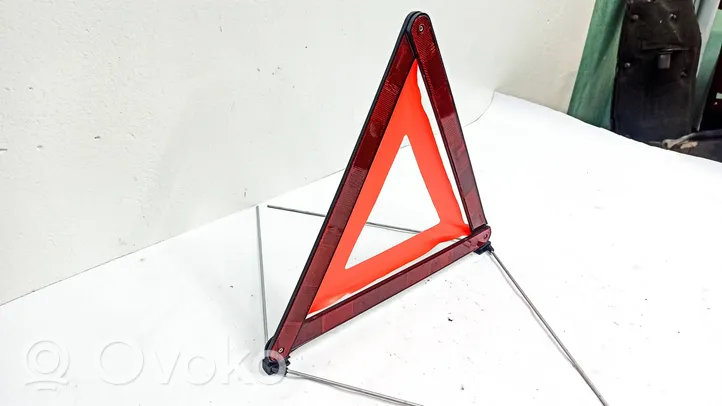 Toyota Prius (XW20) Emergency warning sign 27R040004