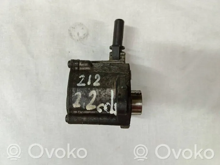 Mercedes-Benz E W212 Alipainepumppu A6512300165