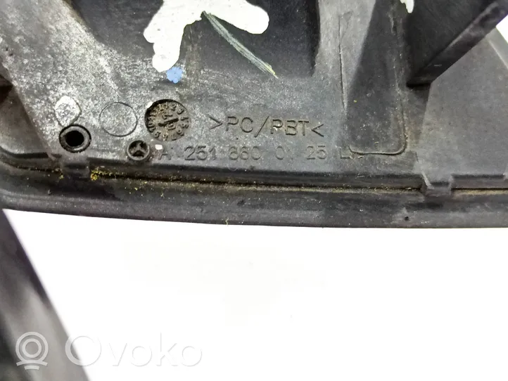 Mercedes-Benz R W251 Zaślepka spryskiwacza lampy przedniej A2518800125