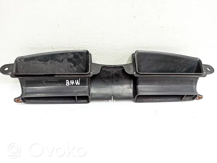 BMW 3 E92 E93 Oro paėmimo kanalo detalė (-ės) 13717541738