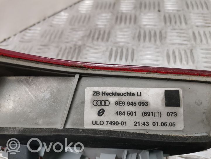 Audi A4 S4 B7 8E 8H Aizmugurējais lukturis pārsegā 8E9945093