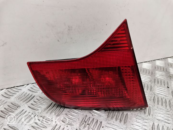 Audi A4 S4 B7 8E 8H Lampy tylnej klapy bagażnika 8E9945093