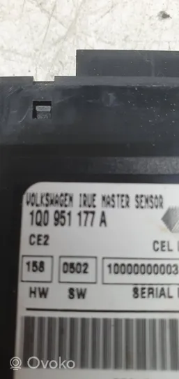 Volkswagen Eos Boîtier module alarme 1Q0951177A