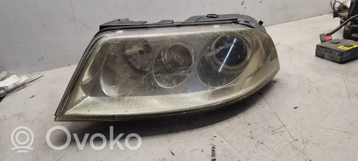 Volkswagen PASSAT B5.5 Lampa przednia 3b7941015M