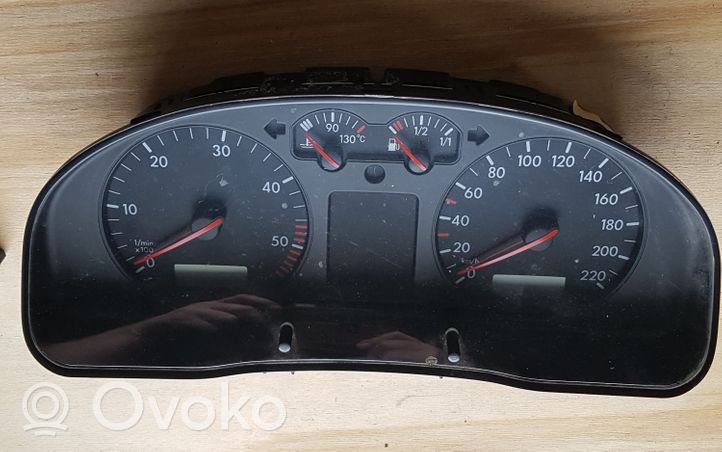 Volkswagen PASSAT B5 Tachimetro (quadro strumenti) 3B0919861J