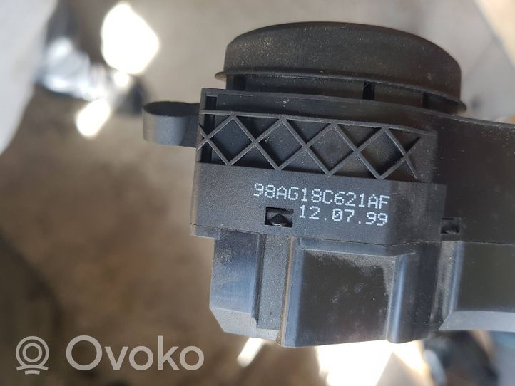 Ford Focus Przycisk / Przełącznik ogrzewania szyby przedniej / czołowej 98AG18C621AF