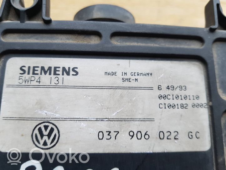 Volkswagen PASSAT B4 Sterownik / Moduł ECU 037906022GC