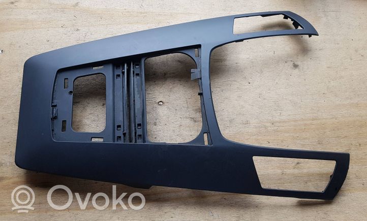 Opel Zafira B Panneau de garniture console centrale 331985437