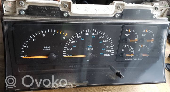 Chrysler Voyager Speedometer (instrument cluster) 4437589