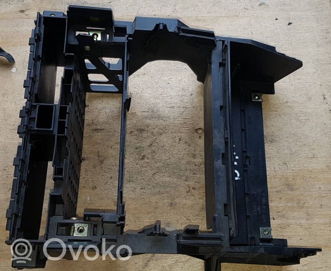 Audi A4 S4 B6 8E 8H Panelės apdailos skydas (centrinis) 8E0858005E