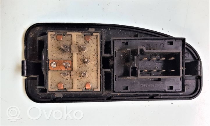 Chrysler Voyager Sivupeilin kytkin 4685055