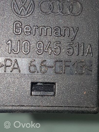 Volkswagen PASSAT B5 Interruttore del pedale del freno 1J0945511A